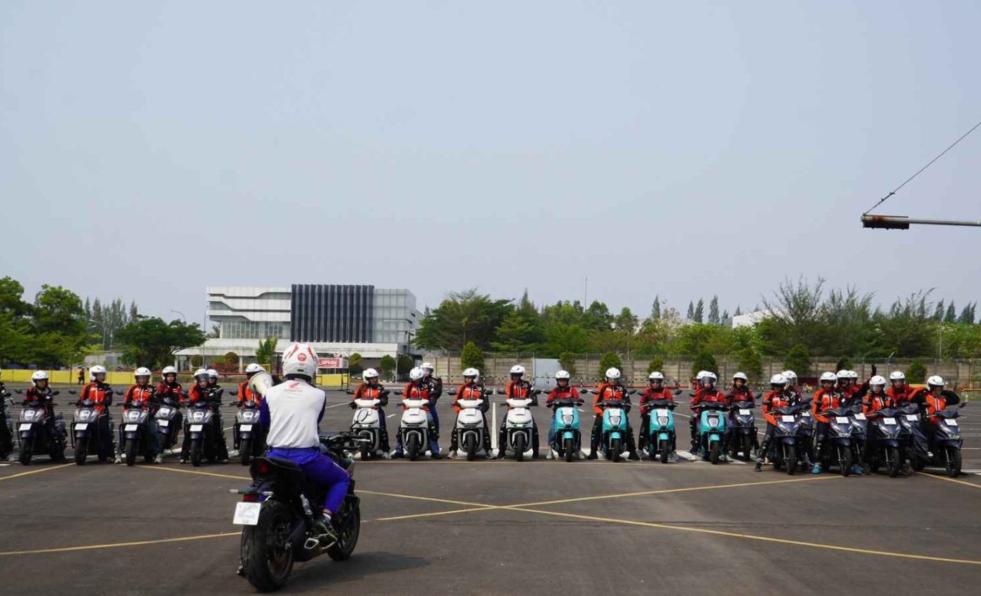 Foto pada laporan KabarNusa: Bekal Penting di Jalan, 4.603 Mahasiswa Ikut Edukasi Safety Riding