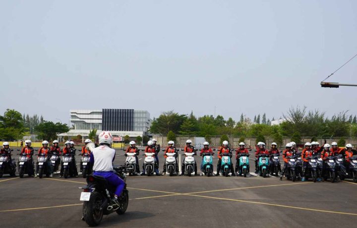 Foto pada laporan KabarNusa: Bekal Penting di Jalan, 4.603 Mahasiswa Ikut Edukasi Safety Riding