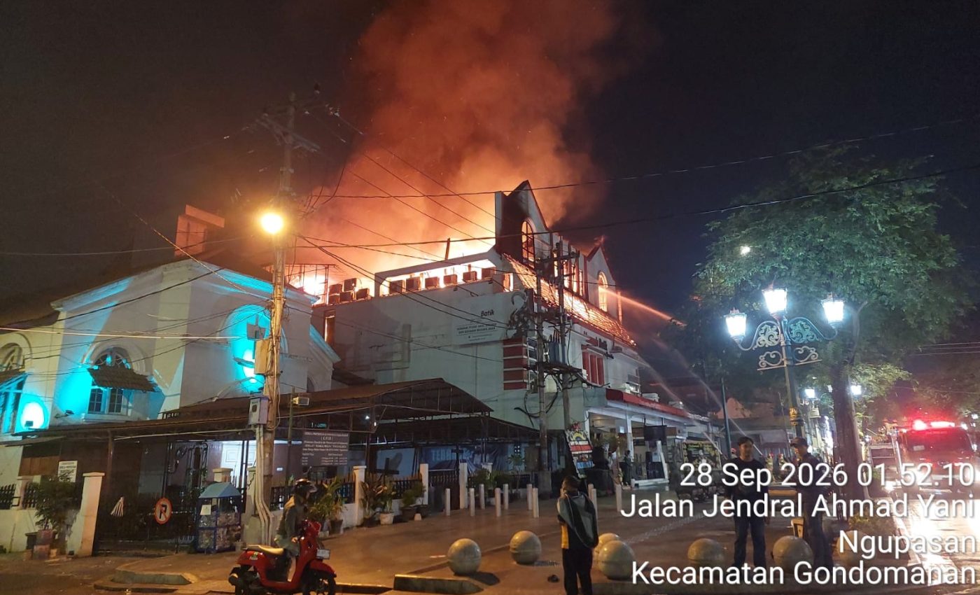Foto pada laporan KabarNusa: Kabar Penting dari Hamzah Batik, Stok Lantai Dasar Aman Saat Kebakaran