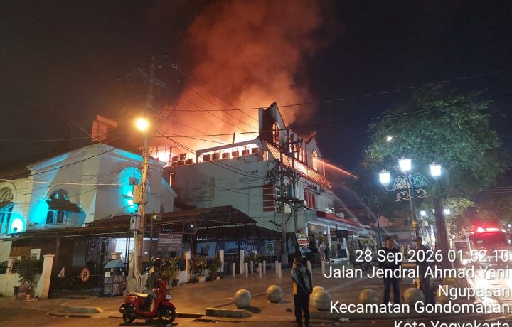 Foto pada laporan KabarNusa: Kabar Penting dari Hamzah Batik, Stok Lantai Dasar Aman Saat Kebakaran